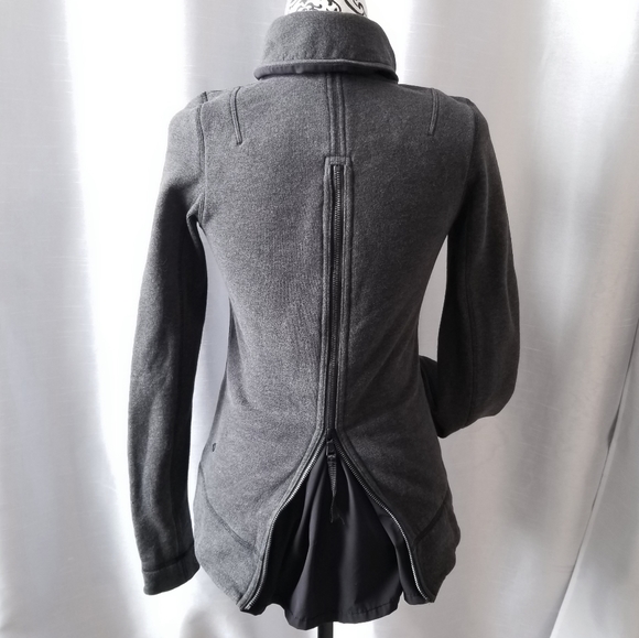 SOLD Lululemon En Route Jacket Size 4 - Picture 6 of 8